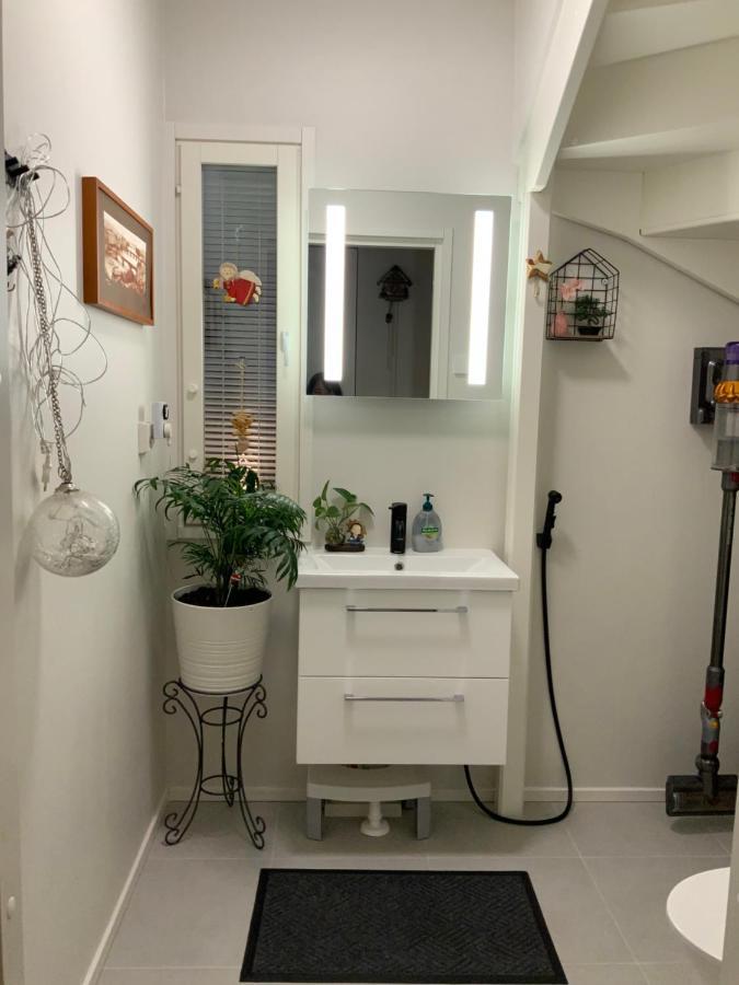 Private Room In The Shared Detached House. Vanda Eksteriør bilde